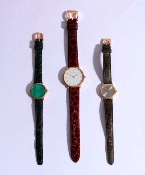 Lot de trois montres quartz. Une montre bracelet d'homme ETERNA en métal doré, modèle exta plat, deux montres bracelet de dame : une ETERNA cadran vert et une A. QUILBE Paris.

Ne fonctionnent pas.