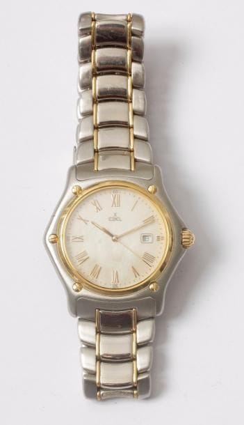 EBEL. Montre bracelet d'homme en or 750/1000 et acier. Mécanisme à quartz, cadran en nacre, apppliques chiffres romains, date à 3H. Bracelet or et acier à boucle déployante.

Poids brut : 86 g