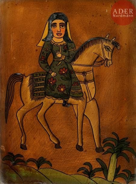 Jeune femme à cheval, première moitié du XXe siècle 
Peinture sous verre encadrée. Représente une jeune femme, vêtue d’une robe verte fleurie, à cheval, passant vers la droite, dans un paysage. 
Dim. cadre : 35,5 x 29,5 cm 
A glass painting of an equestrian young lady, first half of 20th century.