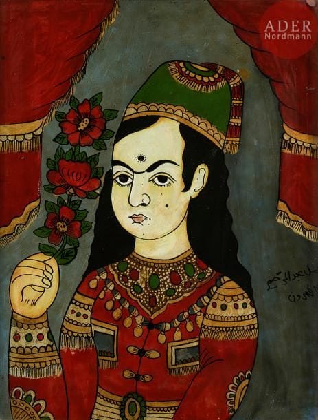 Portrait d’une jeune femme, par Abd al-Rahim, première moitié du XXe siècle
Deux peintures sous verre encadrées.
- Une jeune femme, richement parée et vêtue d’une robe rouge, se tient sous un rideau rouge, tenant une tige de trois fleurs. Signée au milieu à droite « amal Abd al-Rahim, [..] (Tehroun) » ;
- vase à deux anses, garni d’églantines, un rossignol posé, la tête tournée vers la droite. 
Dim. cadre : 47,5 x 38,5 cm ; 29 x 23 cm
État : petits éclats, cadre abîmé.
A glass painting of a young lady, signed Abd al-Rahim, early 20th century.