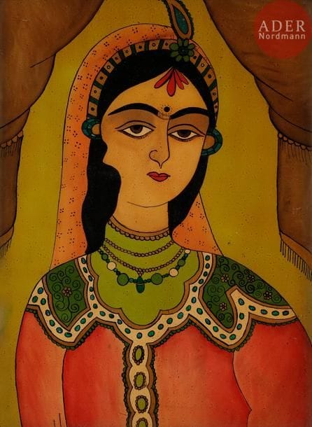 Portrait d’une jeune femme qâjâr, première moitié du XXe siècle
Deux peintures sous verre encadrées.
- Portrait en buste d’une jeune femme, coiffée d’un voile orangé et vêtue d’une robe rouge rehaussée de bijoux, sous un rideau brun ; 
- vase à deux anses, garni de tiges d’églantines, animé d’un rossignol tourné vers la gauche. 
Dim. cadre : 44x 34 cm; 28 x 22 cm
État : fond crème piqueté.
A glass painting of a Qâjâr young lady, early 20th century. 