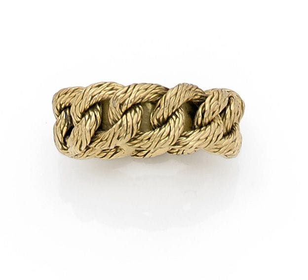 MAUBOUSSIN.
Bague tressée en or 18K (750 ‰). Signée. 
Tour de doigt : 52 / 53.
Poids brut : 11 g (accident)