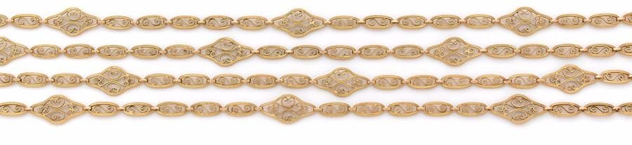 Sautoir en or 18K (750 ‰) articulé de maillons filigranés. Travail français des années 1900. Longueur : 150 cm environ.
Poids : 58,3 g