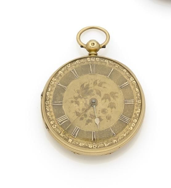 Montre gousset en or 18K (750 ‰). Modèle anglais à chaîne. Boîte décorée, cadran or ciselé,  chiffres arabes, aiguilles changées. Remontage à clé, n° de boîte 11501.
Poids brut : 59 g
Bon état à réviser.