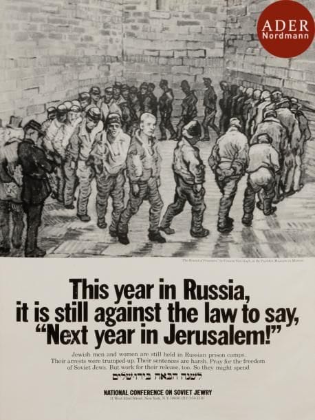 [AFFICHE EN FAVEUR DES JUIFS D’URSS]
This year in russia, it’s still againt the law to say «Next Year in Jerusalem!»
Éditée par national conference of soviet jewry, New-York, s.d.
Très bel état.
89 x 67 cm
Affiche dont la partie supérieure reprend la ronde des prisonniers de de Vincent Van Gogh et la partie inférieure bilingue hébreu français affirme le droit des juifs à exprimer le souhait traditionnel : l’année prochaine à Jérusalem.

Mots clés : judaica, jewish, hebreu, hebrew, rabbin, synagogue, juif, juive, israélite, hebraica, judaism, torah, juden, sionism