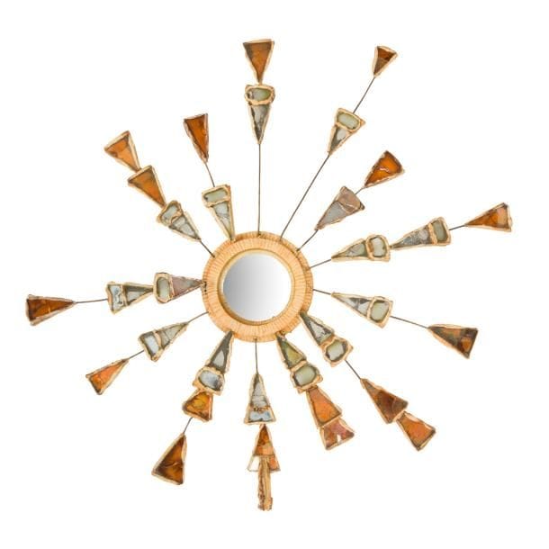Line VAUTRIN (1913-1997)

Sans titre, un des deux exemplaires connus à ce jour
Rare et exceptionnel miroir, dit de sorcière, à l’encadrement en talosel beige.
Le centre circulaire accueille, en pourtour, un décor rayonnant asymétrique de triangles, également en talosel, montés, à des emplacements variables, sur des tiges métalliques et recevant des parties en miroir, modelées et incrustées, présentant différents tains colorés, ambre ou gris-vert.
Miroir et toile du dos d’origine.
Milieu des années 1950.
Restaurations.
Signé Line VAUTRIN et marqué ROI dans un cartouche ovale au dos.
Hauteur : 38 cm
Longueur : 39 cm

Provenance :
Collection de M. et Mme B., Dannemois (Essonne – France). Œuvre acquise à l’époque.

Bibliographie :
Line Vautrin ; Miroirs – Patrick Mauriès, éditions Le Promeneur & Galerie Chastel Maréchal, Paris, 2004. Légère variante reproduite page 72 et décrite page 73.
