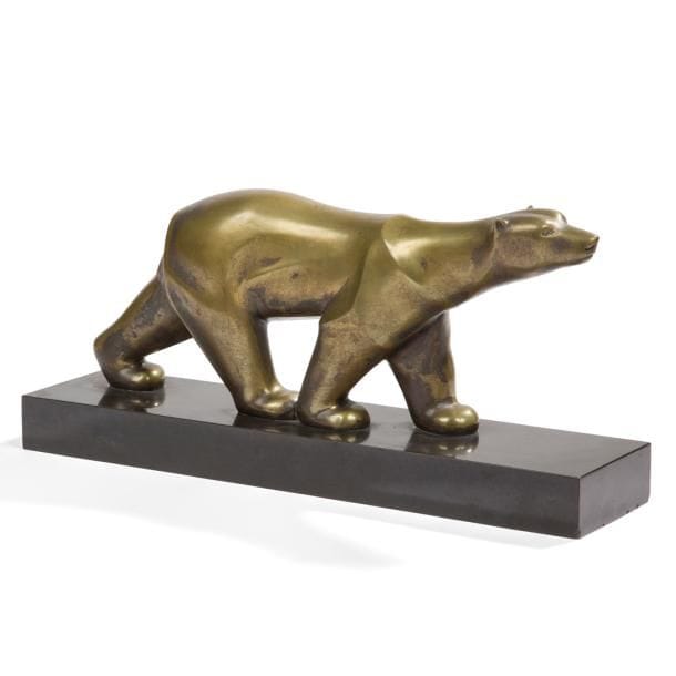 Georges LAVROFF (1895-1991)

Ours polaire
Sculpture.
Épreuve en bronze anciennement argenté.
Fonte d’édition ancienne.
Terrasse en marbre noir.
Importants manques et usures à l’argenture, infimes éclats sur la base en marbre.
Signée G. LAVROFF et porte le n° 1655 sur la patte postérieure gauche.
Base comprise : 21 x 44 x 11 cm