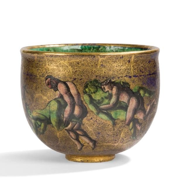 Jean MAYODON (1893-1967)

Scène érotique, juin 1945
Coupe bol sur talon central.
Épreuve en céramique émaillée ; le décor tournant émaillé polychrome sur fond de marbrures or au four.
Un petit éclat au talon.
Hauteur : 13 cm
Diamètre : 16 cm

Provenance :
- Collection Delattre. Œuvre acquise directement auprès de l’artiste.
- Par descendance.