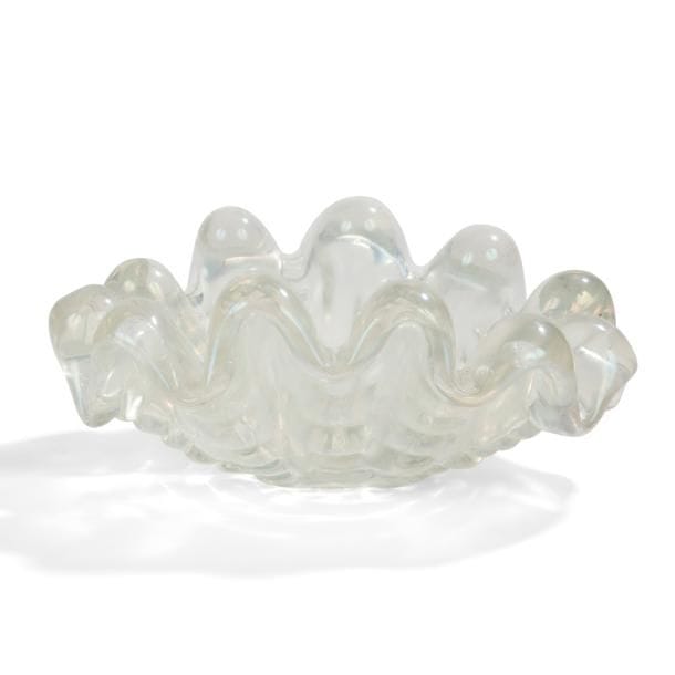Attribué à Ercole BAROVIER (1889-1974) pour BAROVIER & TOSO à Murano 

Conque bénitier
Large coupe creuse. 
Épreuve en verre iridato. 
Longueur : 39 cm

Provenance :
Collection M. H., Paris
