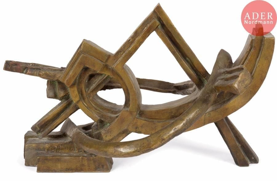 Hannah KOSNICK-KLOSS [polonaise] (1892-1955)
Sauterelle, 1952-53
Sculpture en bronze.
Signée deux fois et datée à la base.
Marque du fondeur « Susse Paris Fondeur ».
Exemplaire unique fondu en 1965.
44 x 68 x 44 cm

Nous remercions Monsieur Hubert Lacroix pour les informations qu’il nous a transmises.
