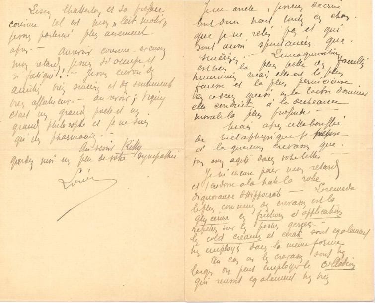 Louis JOUVET (1887-1951) acteur et metteur en scène. L.A.S. « Louis », Paris Quartier Latin 14 février 1907, à sa cousine Aline Bordas ; 7 pages et demie in-8 (qqs petites fentes), enveloppe.
   Belle lettre de jeunesse sur le théâtre.
   Il lui écrit « au milieu de cette atmosphère scientifique [le jeune Jouvet étudie alors la pharmacie] et artistique qu’est le Quartier Latin. Je viens d’aller voir jouer ce soir Les Bouffons chez Sarah Bernhardt. C’est assez peu intéressant d’autant plus que Sarah avec sa voix de vieille femme s’y obstine à jouer des rôles de prince charmant. Bref passons ; je n’ai pu aller à l’Odéon revoir jouer Chatterton, que j’avais déjà vu jouer jeudi dernier […]. Vous avez pu voir sur le journal que Mlle Bellanger qui remplissait un des principaux rôles celui de Kitty Bell a tenté de se suicider… Je sens de mieux en mieux que le métier d’acteur n’est qu’un métier et que dans toutes les situations où peut se trouver l’humaine nature ici-bas, dans toutes dis-je elle est malheureuse parce qu’il y a toujours une soif d’idéal qui n’est pas apaisée, un besoin infini et un désir profond d’amour qui ne sont pas assouvissables ici-bas »… Il lui suggère fortement la lecture de Chatterton, dans lequel elle trouvera « des pensées profondes et justes du superbe Vigny [qui] dépasse en psychologie et en vraie biologie tout ce que nos philosophes modernes ont pu entasser dans leurs fastidieux bouquins. Il faut vivre mon fils, se taire et prier Dieu, tel est le cri du Quaker à Chatterton, désespéré. Quelle sublime parole digne du plus grand philosophe »… C’est depuis qu’il a lu La Maison du Berger, qu’il sent ce qu’est la vie : « La vie est une épreuve. Ceci n’est plus un mot pour moi. Je le sens, j’en suis pénétré. Mais ce n’est pas un piège que Dieu nous a tendu. Il faut vivre, le suicide est lâche. Se taire, être stoïque et prier Dieu, les hommes sont si méchants !!! […] Je comprends maintenant qu’il faut vivre. Qu’il faut faire effort. Il faut être 