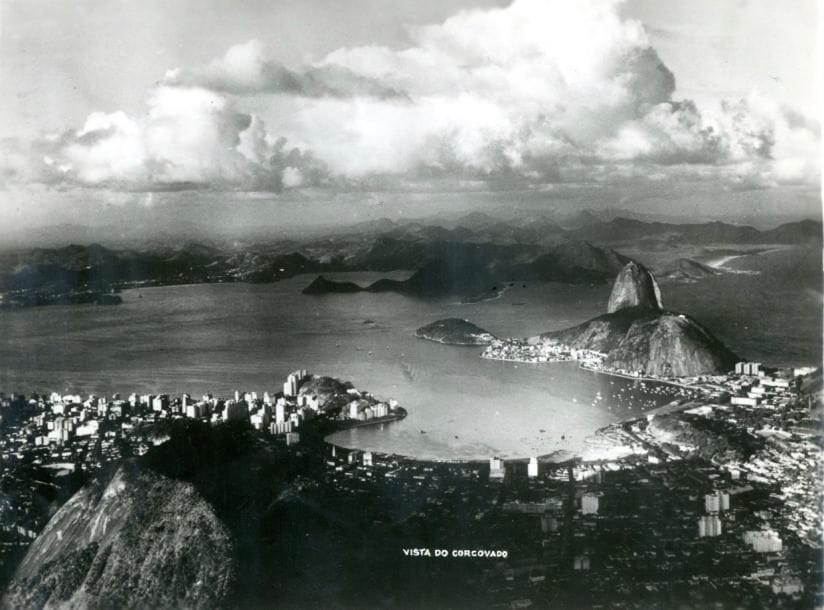 T. Presing - L. T. M. et divers

Album do Rio de Janeiro, 1950. 

Vista do Corcovado. O Pao de assucar. Copacabana. Ipanema. Praça Paris. Panorama Botafogo. Avenida Niemeyer. Canal do Mangue. Christo Redemptor. Avenido Rio Branco.

Quatre (4) albums in-4 oblongs composés de 31 épreuves argentiques d'époque. Légendes et crédits de photographes dans le négatif. 

Format moyen : 16,5 x 22 cm