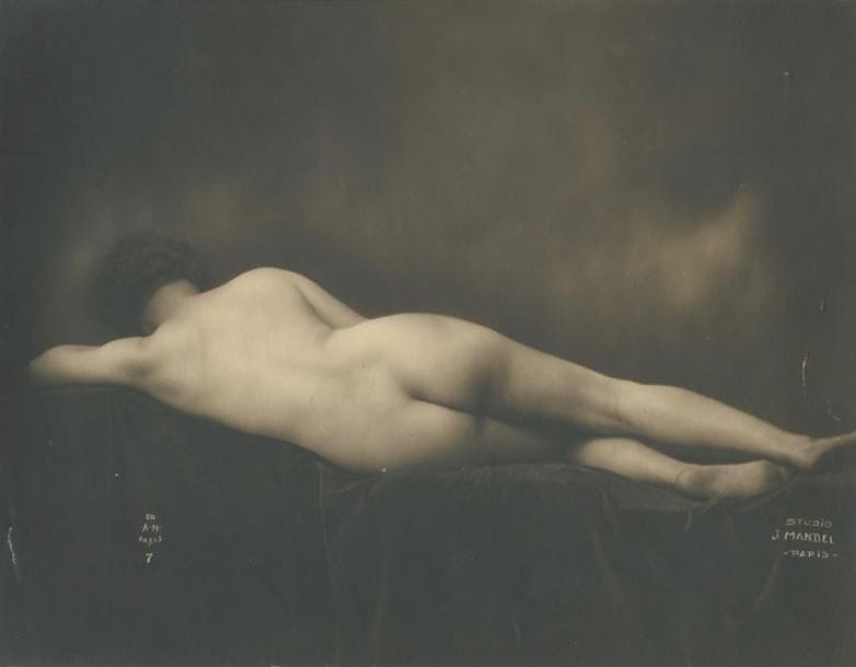 Julien Mandel (1872-1935)

Nus féminins, c. 1930.

Sept (7) épreuves argentiques d'époque. Crédits du photographe et de l'éditeur dans le négatifs.

18 x 22,5 cm avec marges