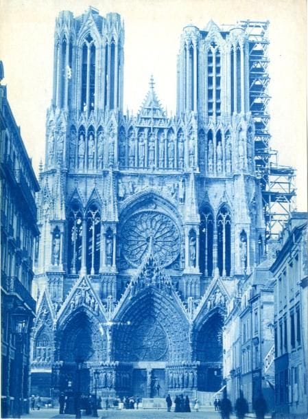 Photographe non identifié 

Église de Vézelay. Notre-Dame de Paris. Cathédrale de Reims. Saint Michel de Dijon. Cathédrale de Dol. Cathédrale d'Auxerre. Cathédrale de Sens. Église de Mantes. Chantiers. Portrait de famille, c. 1890-1900. 

27 cyanotypes d'époque. Quelques légendes manuscrites aux versos. 

Formats : de 12 x 8 à 23 x 17 cm 