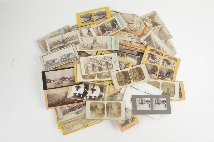 Collection L. L. Paris - Tairraz - Braun - Charnaux - Henry Tournier - Muzet & Joguet et divers

France. Suisse, c. 1900. 

Chateaux français historique. Compiègne. Fontainebleau. Versailles. Pierrefonds. Chamonix. Mont Blanc. Cloitre de Saint Trophine. Lyon. Le Havre. Royat. Poitiers. Monaco. Savoie. Cannes. Concarneau. Saint Guénolé. Rouen. Caudebec. Arles. Marseille. Bagnères de Luchon. Honfleur. Avignon. Nancy. Amiens. Auvergne. Savoie. Strasbourg. Boulogne sur mer. Pierrefitte.  Mont Saint Michel. Orléans. Bordeaux. Bayonne. Jurançon. Châteaudun. 

Environ 135 épreuves stéréoscopiques sur papier albuminé et citrate contrecollées sur cartons dont certaines colorisées. Quelques légendes et crédits sur les montages. Légendes manuscrites aux versos. 

Format moyen : 9 x 17,5 cm 