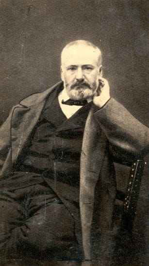 Adolphe Disdéri - Pierre Petit - Félix Nadar 

Maréchaux de France. Alexandre Dumas fils. Victor Hugo. Ministres. Émile de Girardin. Députés de la Seine, c. 1860. 

Neuf (9) épreuves sur papier albuminé contrecollées sur cartons au format carte de visite. Nombreuses légendes dans le négatif, légendes manuscrites, crédits de photographes sur les images et aux versos. 

Format moyen : 10,5 x 6 cm avec montage. 