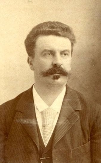 Félix Nadar (1820-1910)

Guy de Maupassant, c. 1890. 

Épreuve sur papier albuminé contrecollée sur carton du Studio Nadar au format carte de visite.

9 x 6 cm