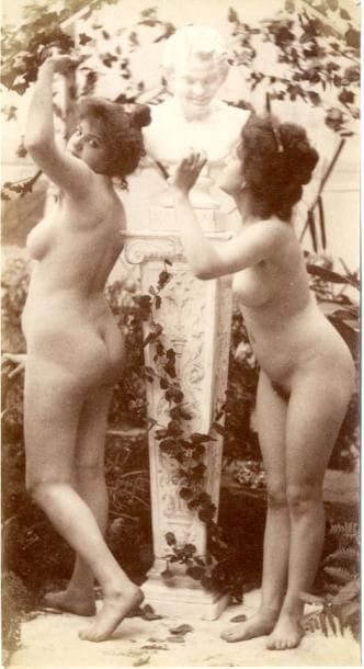 Josep Maria Canellas (1856-1902) 

Nus féminins à la sculpture, c. 1890-1900. 

14 épreuves sur papier albuminé avec les initiales du photographe dans le négatif (12). 

De 15 x 8 à 15 x 10 cm 