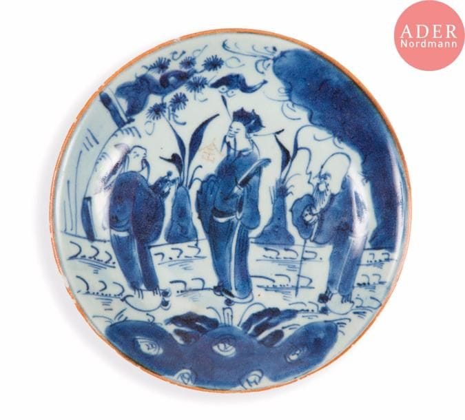 VIETNAM - XIXe siècle 
Coupe en porcelaine décorée en bleu sous couverte des Trois Dieux Étoiles (Fu Lu Shou Xing). (Égrenures, éclats). 
Diam. : 15,3 cm