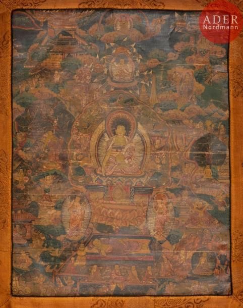 TIBET - XVIIIe siècle
Tangka, détrempe sur toile. Sakyamuni assis en padmasana sur le lotus, la main droite en bhumisparsa mudra, tenant le bol à aumônes, entouré de scène de vie de bouddha. (Légères usures, pliures).
Dim : 37,7 x 28,5 cm.