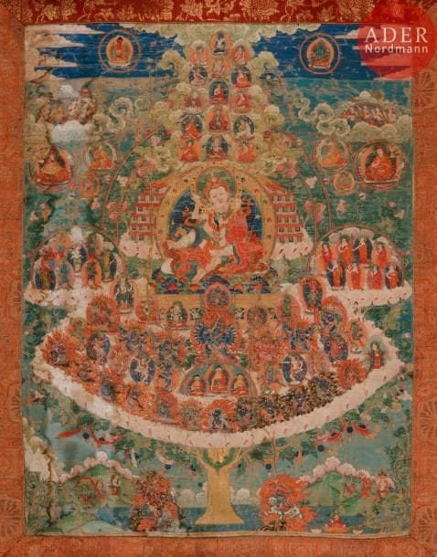 TIBET - XVIIIe siècle
Tangka, détrempe sur toile. Arbre de Nyingba avec Padmasambava en son centre assis en yab-yum avec sa satki sur le lotus en partie supérieure de l’arbre entouré de bouddhas, lamas, moines et divinités en furie. (Taches d’humidité, pliure, usures).
Dim. : 8 x 60 cm. 