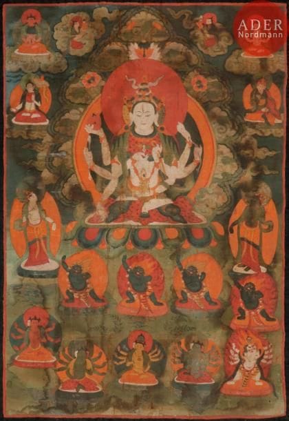 TIBET – XVIIIe / XIXe
Tangka, détrempe sur toile. Janguli Tara à trois têtes et six bras, tenant des symboles tantriques, entourée de divinités en furie, bouddhas et Tara. (Usures, taches d’humidité).
Dim. : 64,4 x 44,4 cm.