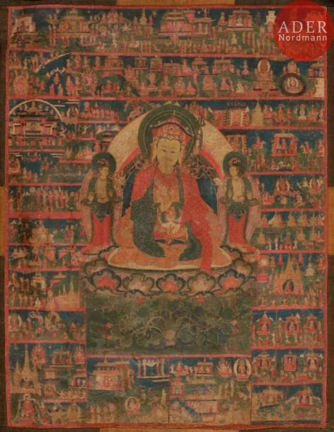 TIBET - XIXe siècle
Tangka, détrempe sur toile. Padmasambhava assis sur le lotus tenant le bâton enrubanné surmonté du trident, le vajra et la calotte crânienne, entouré de scènes le représentant sous différents aspects, et des scènes de prières. (Pliures, usures, renforcements au dos).
Dim. : 82,8 x 65,9 cm. 