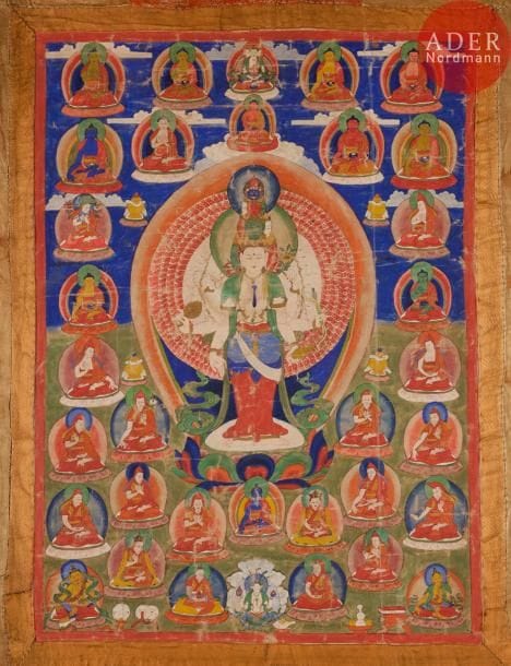 TIBET - XIXe siècle
Tangka, détrempe sur toile, l’Avalokitesvara Ekadashamukha aux onze visages, mille bras et mille yeux, debout sur le lotus, entouré de lama, bouddha et divinités sur terre et dans le ciel. (Usures).
Dim. : 67 x 48 cm.