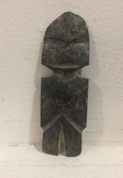 Mezcala. Personnage debout.

Art Precolombien

Pierre grise.

H : 9 cm - L : 3.5 cm - Ep : 0.6 cm