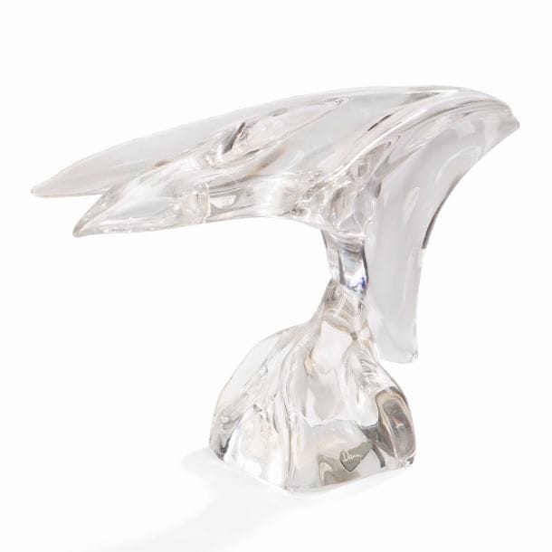 DAUM France 
Oiseau 
Sculpture. Épreuve en cristal soufflé et modelé à chaud. Signée DAUM France à la Croix de Lorraine en lettres cursives vers la base. Porte également un étiquette DAUM France et l’étiquette du magasin de détail C. Bondier à Lyon. H. 20 cm  