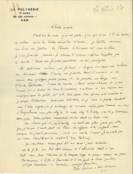 Paul VALÉRY. 2 L.A.S., [1927-1928], à une amie ; 1 page in-4 à en-tête de La Polynésie à Giens, et 2 pages petit in-4 sur papier arraché d’un cahier d’écolier (petites traces de rouille).
   La Polynésie [20 avril 1927]. « L’œil sur la mer qui est pâle, (vu qu’il est 5 h du matin) et calme après les belles tempêtes récentes. Je baille comme un lion du Jardin des Plantes. Le discours est sous ce bloc. Je n’en finirai jamais. Je pleure d’ennui. C’est un supplice que ce devoir ! Toute ma faculté pensante en est paralysée. Les délicieux voiliers qui frôlent à chaque instant nos rochers me donnent l’envie de planter tant d’ennuis et de soucis sur quelque grosse pierre et de pousser au large vers l’île de Robinson. L’idée de rentrer à Paris m’est odieuse »… Il partira pour Grasse en fin de semaine « avec l’idée vague (si je prolonge) de revenir enfin (pour traîner un peu) à Roquebrune, […] chez les Bussy qui m’y verraient avec joie. Mon portrait commencé par lui était en belle voie. Les choses que vous m’écrivez ne sont pas plus gaies que celles que je reçois d’autre part de Paris. Les affaires et les enfants – sans compter les grandes personnes – tout est contre l’esprit. Je ne parle pas du cœur dont c’est le métier d’être torturé »…
   [28 novembre 1928]. Nouvelles de sa santé : « Il y a du mieux, et même un mieux très sensible du côté douleur. Le mouvement demeure limité quoique bien plus libre ! Mais V.R. que j’ai vu hier me laisse entrevoir que je ne puis m’attendre à avoir jamais une extension et une rotation de ce membre bien développées. […] Aujourd’hui, en dehors de cette chose locale, je ne me sens pas du tout en train. Neige, peut-être, dans l’air, et les soucis… Enfin, je suis comme dans un brouillard et me sens excessivement faible. Il paraît que je sème le phosphore, mais de la mauvaise façon. […] Et les raseurs m’assiègent ! Préface par-ci ! Préface par-là ! Le cerveau nul et déphosphaté les regarde béant…et ne dit rien »... Il signe « Pierre du Roc d
