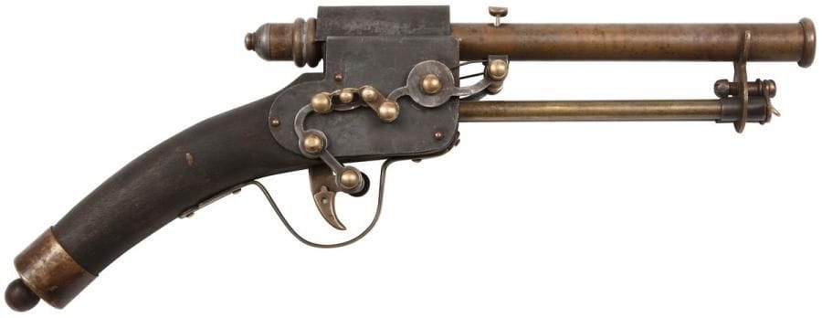 Curieux pistolet artisanal
Canon et double réservoir en laiton. Culasse en fer. Détente à système de chaine. Crosse à garnitures en laiton.