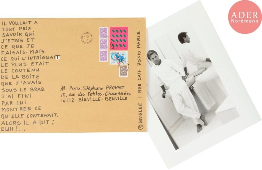 UNGLEE (né en 1954)
Il voulait à tout prix savoir qui j'étais
Feutre sur enveloppe avec timbre d'après Claude Viallat.
Adressée, signée.
Joint: Unglee, Photographie de Ghislain Mollet-Vieiville, chez lui rue Beaubourg à Paris, 1983-2007, ex: 1/15, signée (30.5 x 24 cm) et lettre autographe explicative signée de 4 pages. 

26 x 33 cm
- Bibliographie : 
Psp, LTR, p. 142