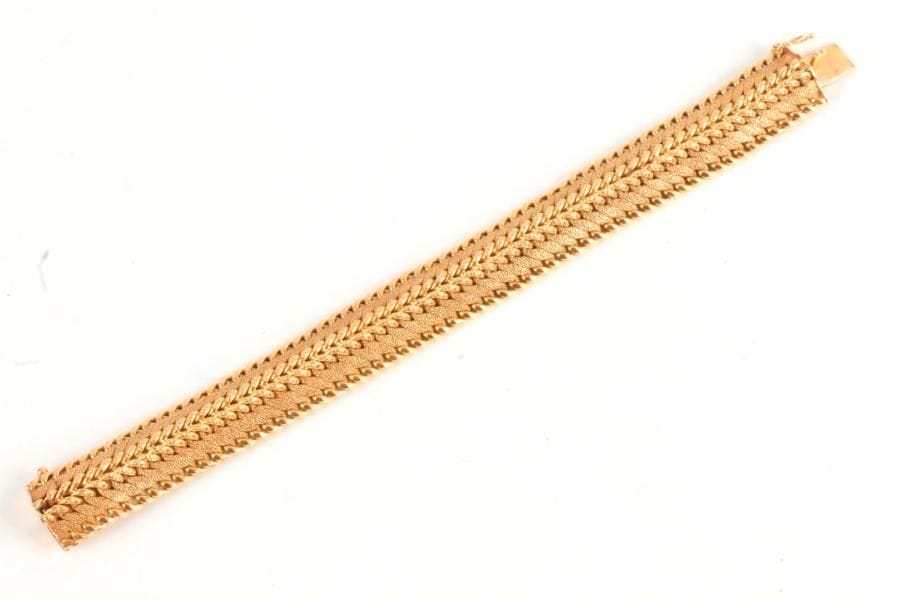 Bracelet en or 18K (750 ‰) tressé. Longueur : 20,5 cm environ. 
Poids : 52,3 g