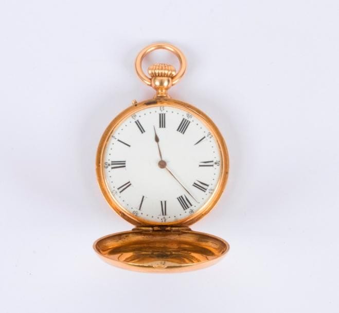 Paul GARNIER. Montre de col en or 18K (750 ‰). Le fond chiffré P dans des entrelacs.
Poids brut : 39,6 g