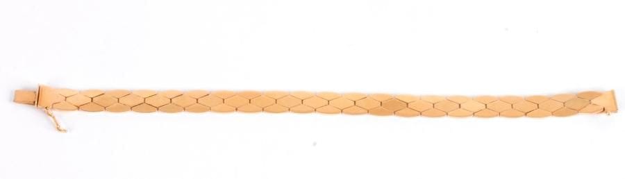 Bracelet en or 18K (750 ‰) tressé. Longueur : 20,5 cm environ. 
Poids : 26 g