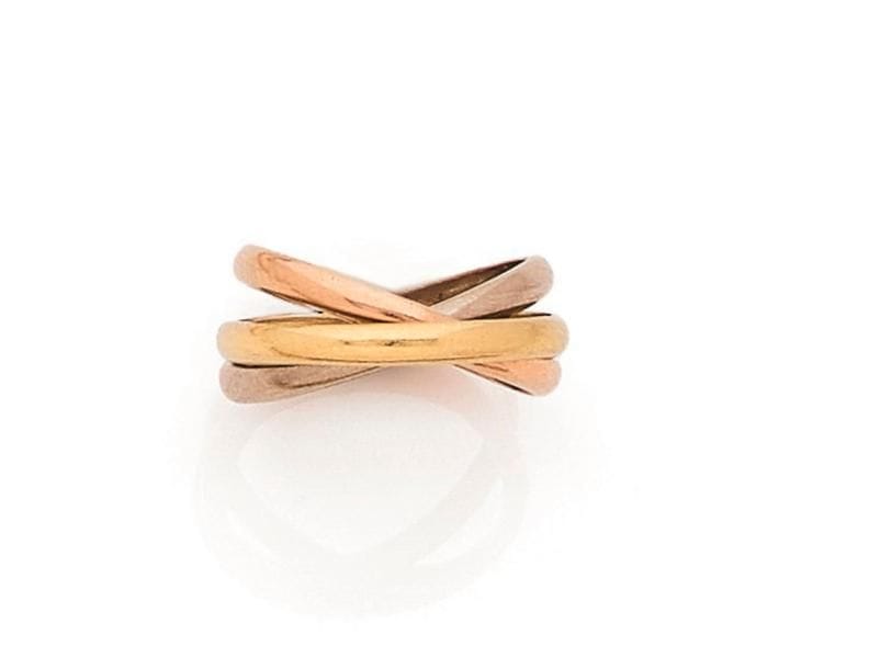 Bague trois anneaux en trois tons d’or 18K (750 ‰). Tour de doigt : 48. 
Poids : 5,7 g