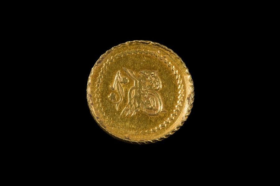 TURQUIE - EMPIRE OTTOMAN.
MAHMOUD II (AH1223-1225/AD1808-1839).
Quart de zeri mahmud (0,80g) daté an I du règne (=AD1808), frappé à Constantinople. KM.605 
TTB