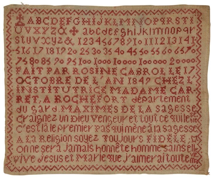 Abécédaire 1847 monochrome en fil rouge, encadré.
« Fait par ROSINE CABROL le 17 octobre 1847 chez l’institutrice Madame GARRET à ROCHEFORT département du Gard » et reprise des maximes de la sagesse.
20 x 24 cm