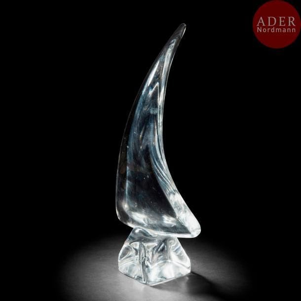 DAUM France 
Voile
Sculpture. Épreuve en épais cristal incolore. Années 1950 / 60. Signée DAUM vers la base. H. 39,5 cm
