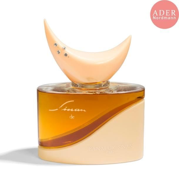 Jean-Marc SINAN (XXe-XXIe)
Sinan, modèle créé en [1984] 
Grand flacon factice en verre, plastique beige et strass. H. 31,5 cm
