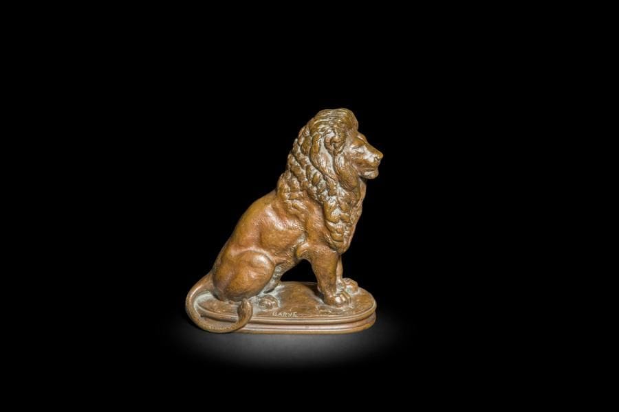 Antoine-Louis Barye (1795-1894)
Lion assis n°3
Épreuve en bronze à patine brun clair
Signé « Barye » sur la terrasse.
H : 18 cm et terrasse 15 x 7 cm

Bibliographie en rapport :
Michel Poletti et Alain Richarme, Barye, Catalogue raisonné des sculptures, Paris, 2 000, modèle répertorié sous le n° A 58, p.183