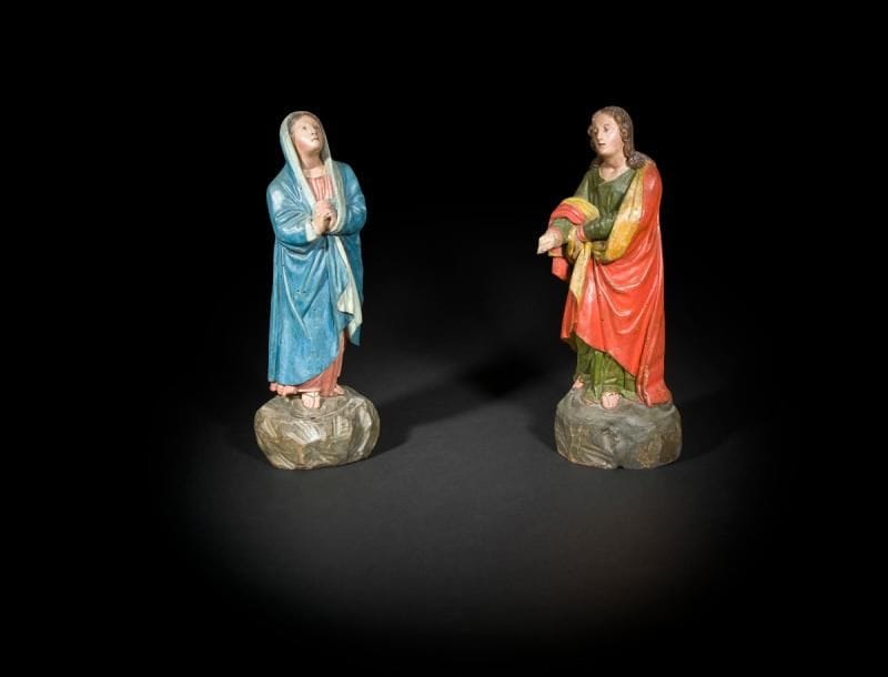 Vierge et saint Jean de Calvaire en bois sculpté en ronde-bosse et polychromé.
XVIIe siècle
Hauteur : 38 cm et 38,5 cm
(reprises à la polychromie)
