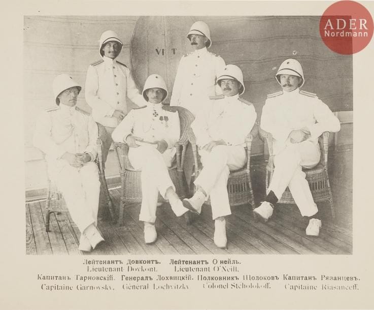 À travers les mers et les océans vers la France.
Album de phototypies « Imprimé avec l’autorisation du général Lochvitsky ».
Imprimerie de l’Union, Paris, s.d. [1916].
Comprend une carte du voyage de Moscou à Marseille, à travers la Sibérie, la Mandchourie, via la mer de Chine, l’Océan Indien, la Mer Rouge et la Méditerranée et 95 planches reproduisant les photographies d’Ernest SCHULTZ prises quotidiennement durant les 80 jours de ce voyage.
Le général - major Nikolaï Alexandrovitch Lokhvitsky (1868 - 1933) commandait la première brigade spéciale d’infanterie du corps expéditionnaire russe.

Через моря и океаны во Францию.
Высадка русских войск в Марселе 1 (20) апреля 1916
Автор-издатель альбома Эрнест Шульц.
« Печатано с разрешения начальника бригады генерала Лохвицкого ».
Imprimerie de l'Union, Париж, б.г. [1916].
Альбом 95 фототипий по фотографиям, снятым ежедневно в течение 80-и дней в пути. Содержит карту путешествия от Москвы до Марселя через Сибирь, Манчжурию, по Китайскому морю, Индийскому океану, Красному морю и Средиземному морю. 
18,2 х 27,8 см
Генерал-майор Николай Александрович Лохвицкий (1868 - 1933) командовал 1-й Особой пехотной бригадой Русского экспедиционного корпуса.