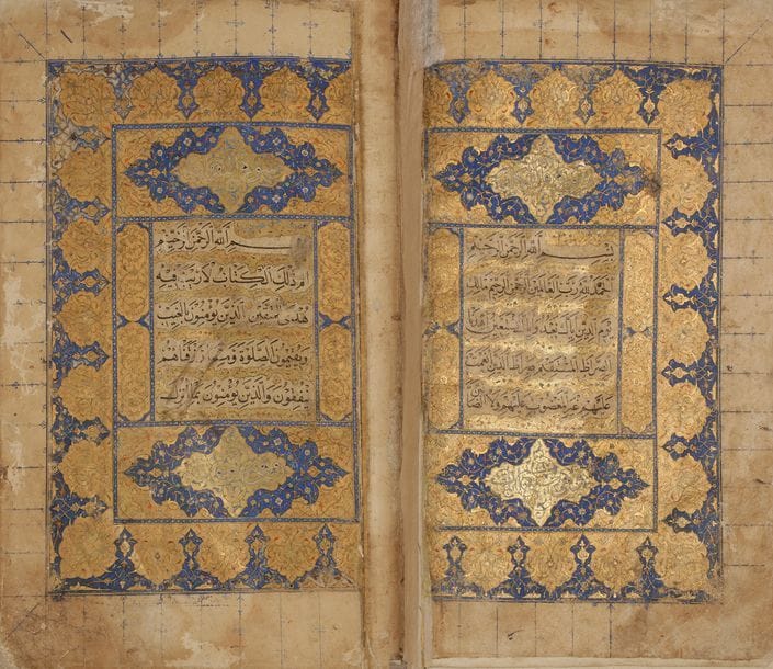 Grand Coran, Iran safavide, daté 1541
Manuscrit volumineux, en arabe, sur papier moucheté d'or, de 11 lignes par page en écriture naskhi à l'encre noire et rehauts rouges. Médaillons dans les marges et lettres en rouge indiquant les juzs. Titres en lettres blanches dans des cartouches dorés, soulignés de rouge sur fond bleu à rinceaux dorés. Texte sur fond légèrement doré. Commentaire et cachet sur le premier folio. Enluminé d'un double frontispice, texte en réserve sur fond doré encadré par des unwâns et bordure d'arcatures dorées sur fond bleu. Inscription et cachet sur la première page donnant le nom de Muhammad Ibn 'Abd al-Karim al-Siwasi, Mufti en Egypte. Médaillons marginaux et titres dans des cartouches dorés à l'encre blanche sur fond bleu. Le colophon enluminé en double page de cartouches dorés sur fond bleu d'époque ottomane est signé Mohammad ibn 'Abdullah al-Nishapuri al-Ansari et daté du mois de shawwal 849 / décembre 1541 ou janvier 1542. Reliure à rabat moderne en cuir vert à décor richement estampé reprenant le décor des reliures. Intérieurs des plats anciens.
Dim. reliure : 23,8 x 17 cm
État : mouillures et nombreuses restaurations. Folios du début et de la fin doublés. Compilé ultérieurement.

A large Safavid Qur'an, signed Muhammad bin 'Abdullah al-Nishapuri, Iran, dated 1541