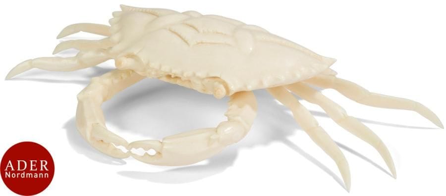 JAPON - Début XXe siècle
Crabe posé en ivoire sculpté. 
L : 12 cm