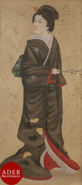 JAPON - Vers 1900
Encre et couleurs sur soie et feuille d’or, femme debout en kimono, la tête tournée vers la droite, tenant dans sa main droite une branche de cerisier en fleur.
Dim. à vue : 68,2 x  30 cm ; encadrée sous verre (taches et usures).