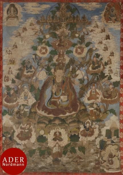 TIBET - XIXe siècle
Tangka, détrempe sur toile. Padmasambhava au centre assis sur le lotus, le trident, dit le Khatvanga trishula, reposant entre son bras et son épaule gauche, tenant le kapala de la main gauche, entouré de lamas, bouddhas et divinités en furie dans les nuages et de lotus en fleur. (Pliures, usures).
Dim. : 76 x 56 cm ; encadré sous verre.