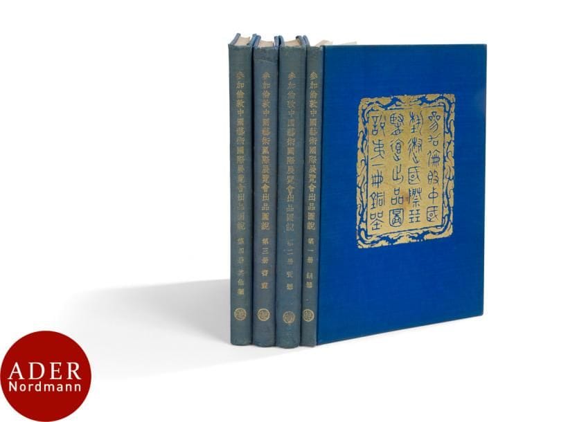 Illustrated catalogue of chinese governement exhibits for the international exhibition of Chinese Art in London
Volume I Bronze, Volume II Porcelain, Volume III painting and calligraphy, Volume IV Miscellaneous
Editeur Shangai Commercial Presse, 1935-1936.