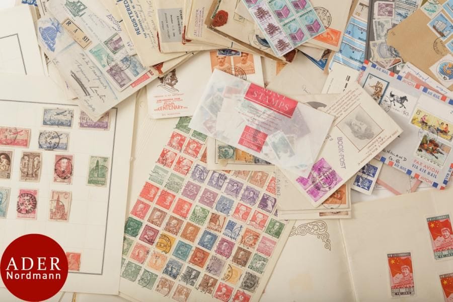 ASIE
Vrac dans un carton, dont timbres et lettres (1 boîte de recommandés), avant et après l’indépendance de l’Inde ; de la Chine, neufs et oblitérés, et divers, dont France.